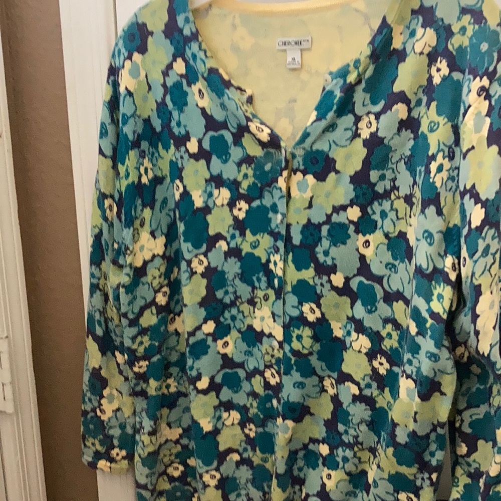FINAL MARKDOWN Ladies Cherokee cardigan xl